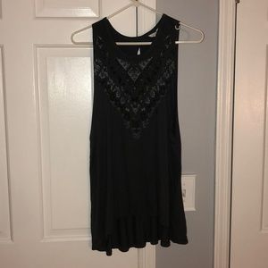black/gray muscle tee